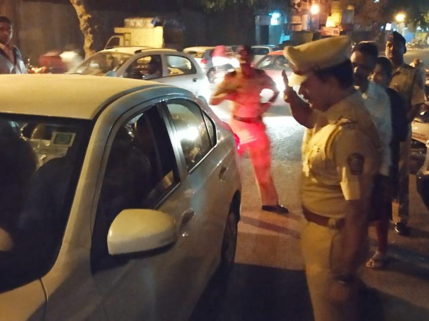  Kolhapur: The officer hurled a knock on the steward and sent a different feeling | कोल्हापूर :  अधिकाऱ्याने सॅल्युट मारून हवालदारास निरोप, जपली वेगळी भावना