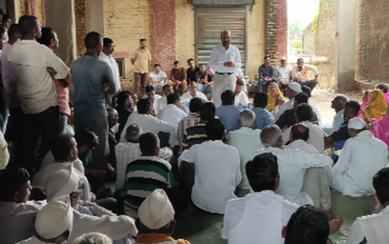 Thalaner village councils complained | थाळनेर ग्रामसभा तक्रारींनी गाजली