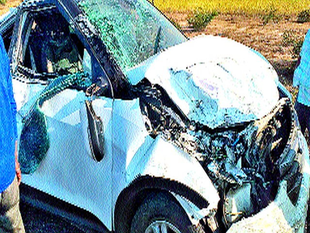 3 injured in triple accident on Sinnar-Shirdi route | सिन्नर-शिर्डी मार्गावर तिहेरी अपघातात २५ जखमी