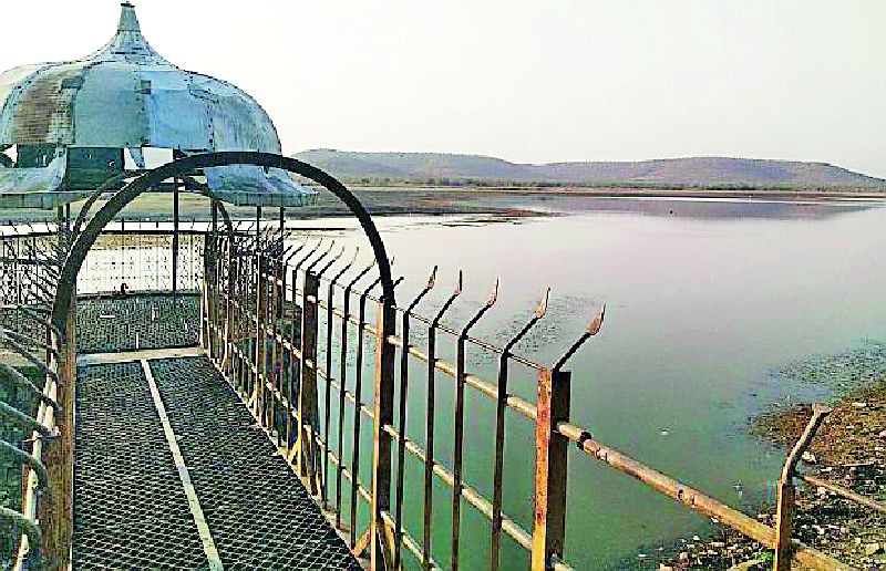 Chharthi lake is still being distributed by thirst for Umraavati | छत्री तलाव आजही भागवतोय उमरावतीची तहान