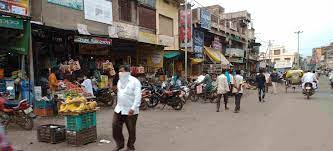 Confusion prevails among shopkeepers and vendors in Ghoti market | घोटी बाजारपेठेत दुकानदार,विक्रेत्यांमध्ये संभ्रमावस्था कायम
