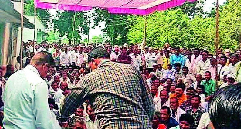 Farmers' confusion at Chandpur reservoir water sharing meeting | चांदपूर जलाशय पाणी वाटपाच्या सभेत शेतकऱ्यांचा गोंधळ