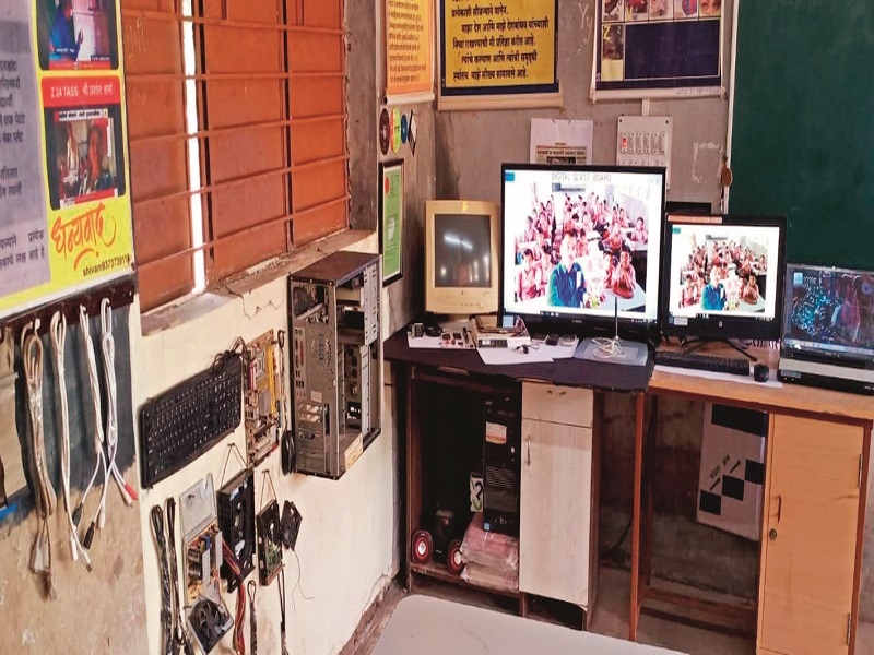 Computer Museum at ZP School in Bhalgaon | भालगावच्या झेडपी शाळेत कॉम्प्युटर म्युझियम