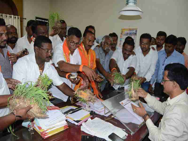  Immediate loan waiver to disadvantaged farmers | नुकसानग्रस्त शेतकऱ्यांना सरसकट कर्ज माफी द्या
