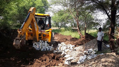 To remove the mud of the British Bandh in the district | जिल्ह्यातील ब्रिटिशकालीन बंधाऱ्यांचा गाळ काढणार