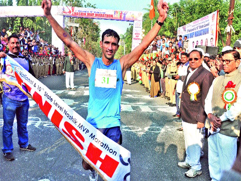 Haryana's Karan Singh winner of 'MVP Marathon' | हरियाणाचा करण सिंग ‘मविप्र मॅरेथॉन’चा विजेता