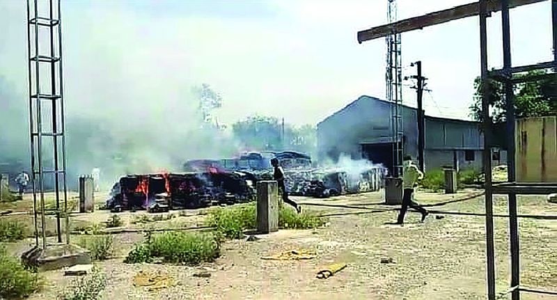 Fire at two Jinning, biotech company in Malkapur | मलकापूरात दोन जिनिंग, बायोटेक कंपनीला आग