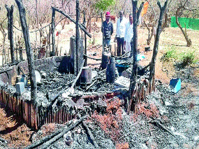 Religious wells were burnt to Kanakpur | कनकापूरला धार्मिक कुटी जळाली