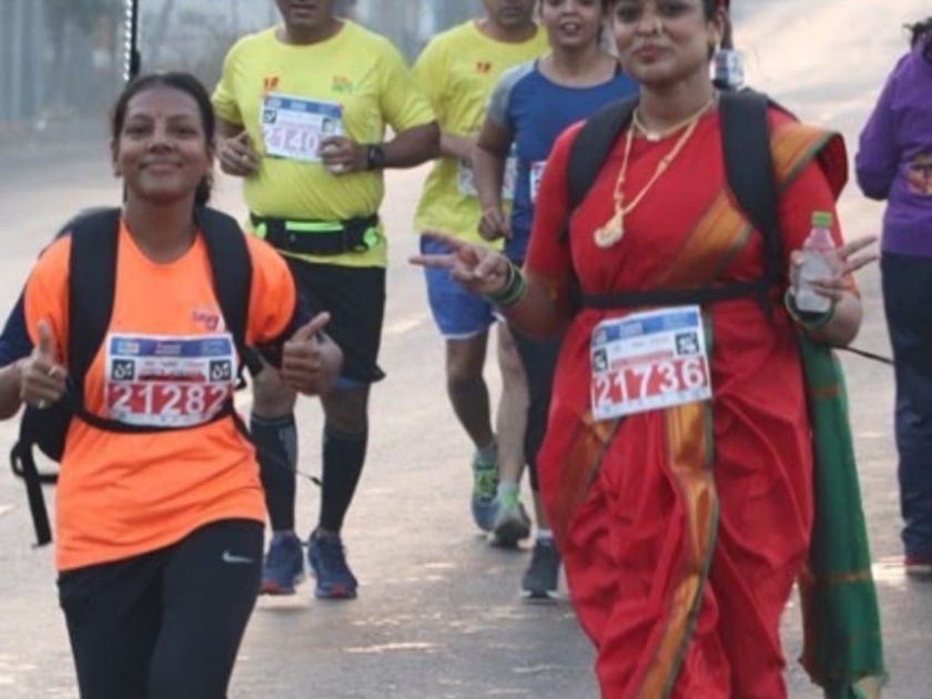 The record of a woman running in the marathon in the nine-story sari | नऊवारी साडीत मॅराथॉनमध्ये धावण्याचा महिलेचा विक्रम