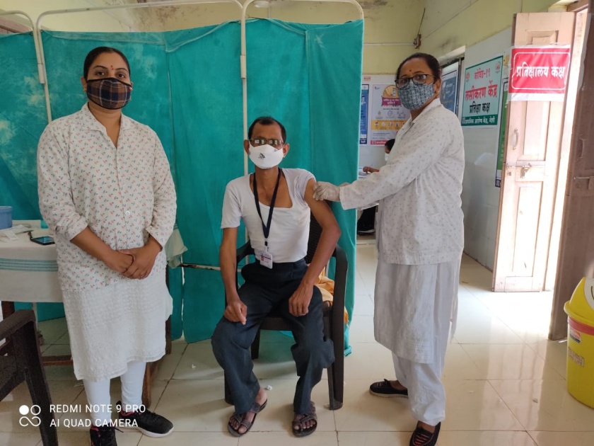 Vaccination of teachers at Meshi | मेशी येथे शिक्षकांना लसीकरण