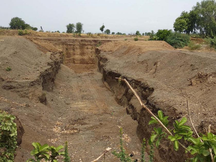 Fear of crop damage due to incomplete dam work | बंधाऱ्याच्या अपूर्ण कामामुळे पिकांच्या नुकसानीची भीती