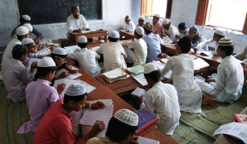  Six thousand students from all over the country are stuck in madrasas | मदरशामध्ये अडकले देशभरातील सहा हजार विद्यार्थी
