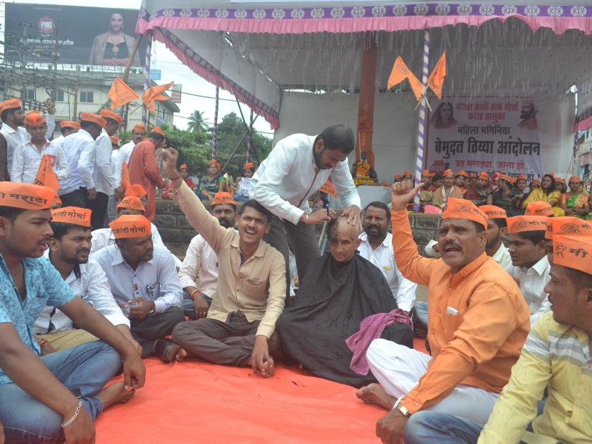 Maratha Reservation: The protest of the government by shaving the headdress, seven days of agitation | Maratha Reservation : कऱ्हाडात मुंडण करून शासनाचा निषेध, आंदोलनाचा सातवा दिवस
