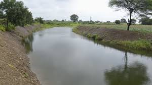 Run to the canal as there is no water for the crops | पिकांना पाणी नसल्याने कालव्याकडे धाव