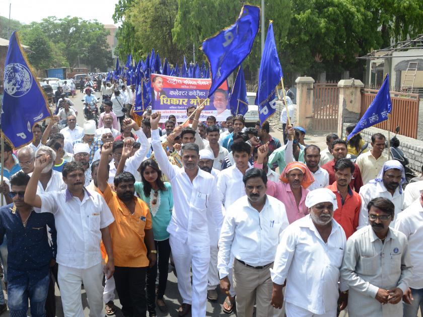 The Panther Front in Nashik against Dalit atrocities | दलित अत्याचाराच्या विरोधात नाशिकमध्ये पॅँथरचा मोर्चा