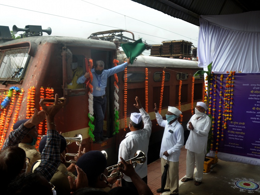 Kisan Parcel Express displays 50 tons of agricultural produce | किसान पार्सल एक्स्प्रेसने ५० टन शेतमाल रवाना