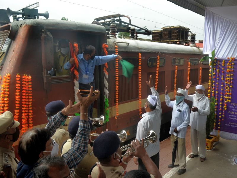 Launch of the country's first Kisan Express; Panacea for farmers: Narendra Singh Tomar | देशातील पहिल्या किसान एक्स्प्रेसचा शुभारंभ ; शेतकऱ्यांसाठी रामबाण उपक्रम : नरेंद्रसिंह तोमर
