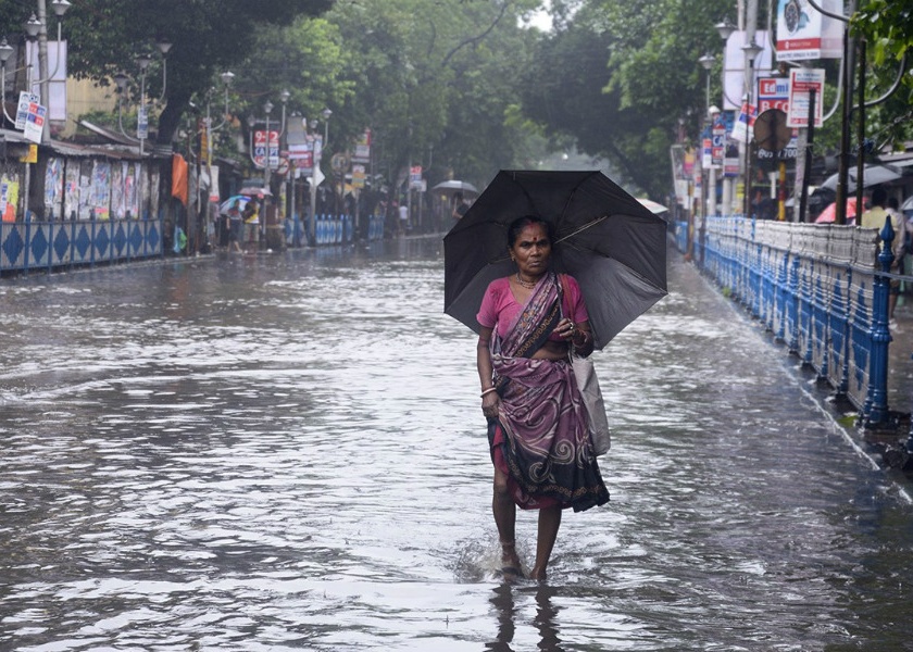 In Trimbakeshwar taluka, heavy rainfall recorded 135 mm rain in one night | त्र्यंबकेश्वर तालुक्यात जोरदार पाउस एका रात्रीत 135 मिमि पावसाची नोंद