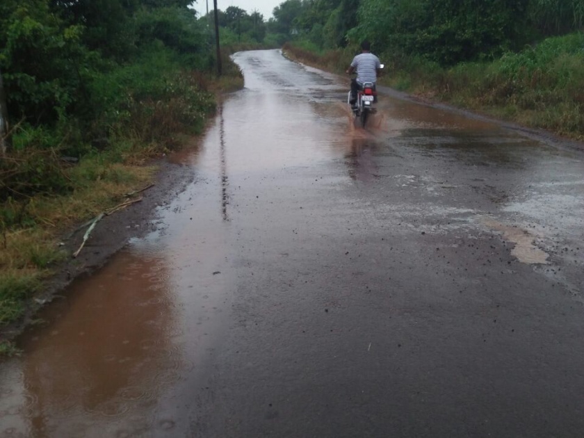 The shadows of return rains in Malwa | मालवणात परतीच्या पावसाचा धुमाकुळ