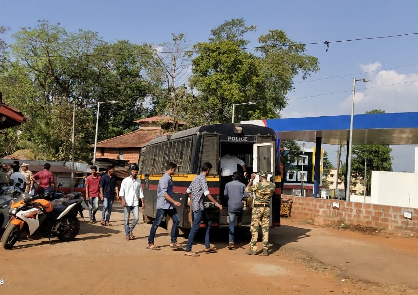Sindhudurg: Political Action Case: 20 people arrested for Parkar-Nalawade group | सिंधुदुर्ग : राजकीय हाणामारी प्रकरणी पारकर-नलावडे गटाच्या २० जणांना अटक