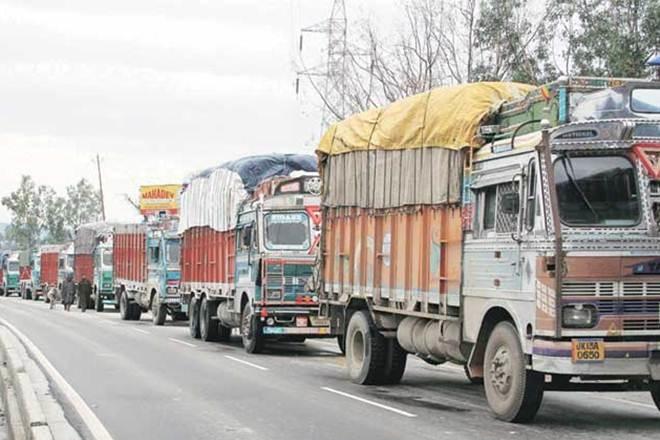 Foreign truck driver beaten to death, one killed, incident at Nirmal Primpri | परप्रांतीय ट्रकचालकांना बेदम मारहाण, एकाचा मृत्यू, निर्मळ प्रिंप्री येथील घटना