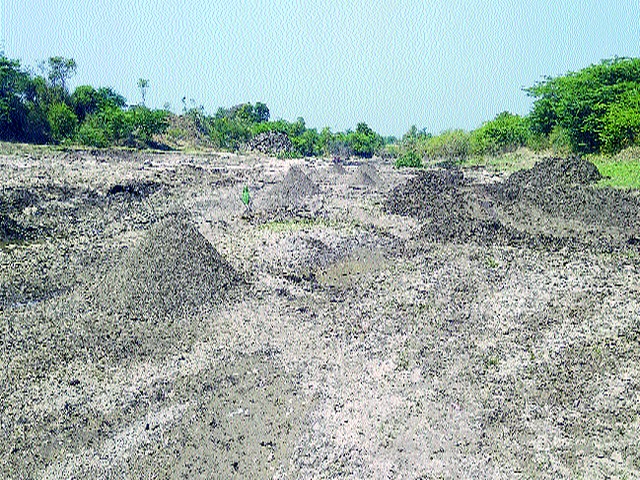 Illegal sand consumed by the countryside | देशमाने परिसरात अवैध वाळू उपसा
