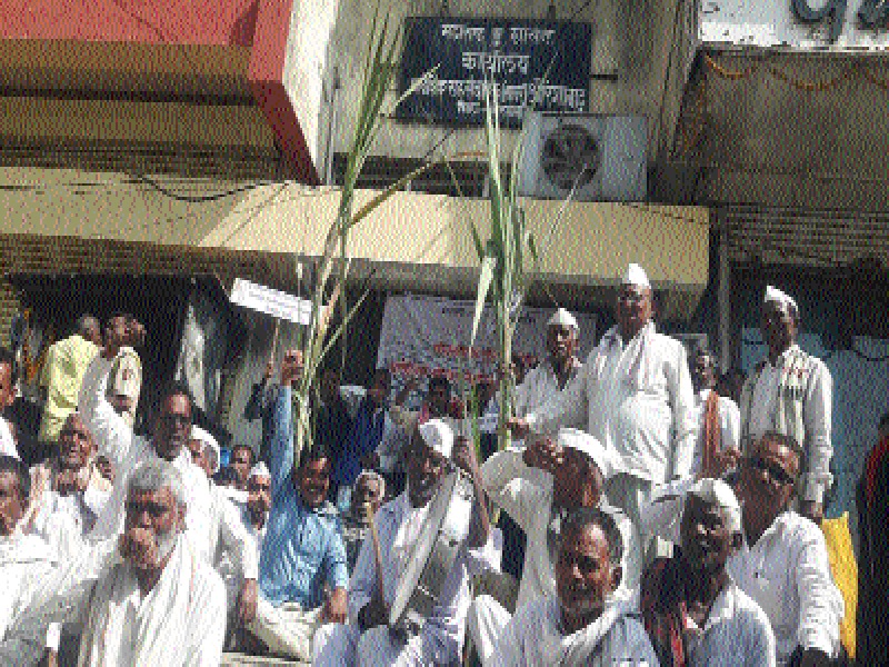 Movement of Farmer's struggle committee | शेतकरी संघर्ष समितीचे आंदोलन