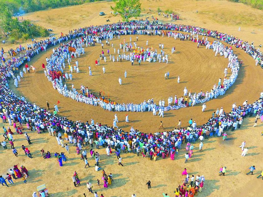 On the lines of Pandharpur, Mauli rangan in Bahiram of Amravati district | पंढरपूरच्या धर्तीवर अमरावती जिल्ह्यातील बहिरममध्ये रंगले माऊलीचे रिंगण