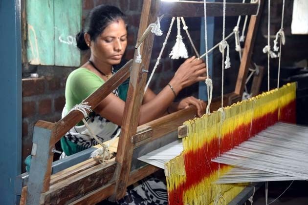 Farmer Women Entrepreneurs in the Cotton through Cloth in Wardha | ‘कॉटन टू क्लॉथ’द्वारे वर्ध्यात शेतकरी महिला उद्योजक