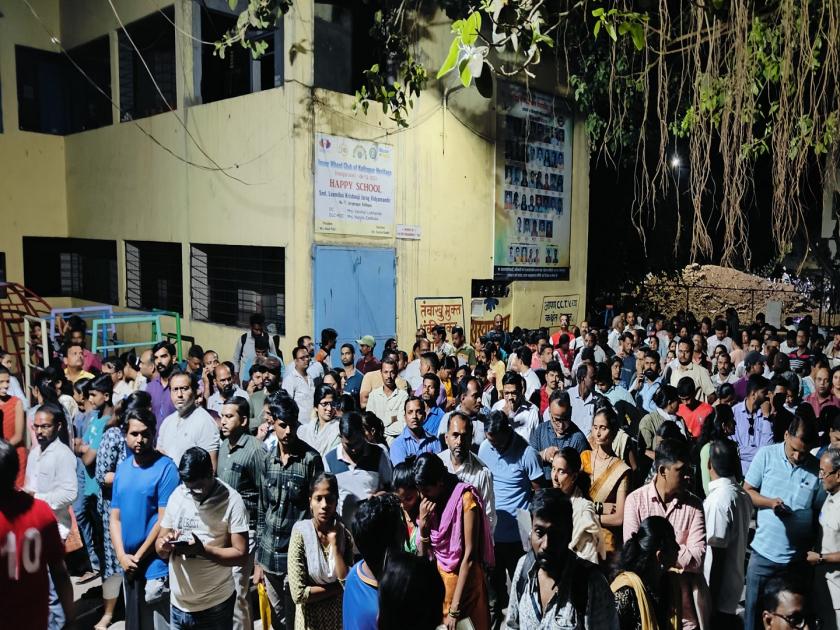 parents queue up at night for admission to municipal schools In Kolhapur | कोल्हापुरात महापालिकेच्या शाळेत प्रवेशासाठी रात्रीच पालकांच्या रांगा