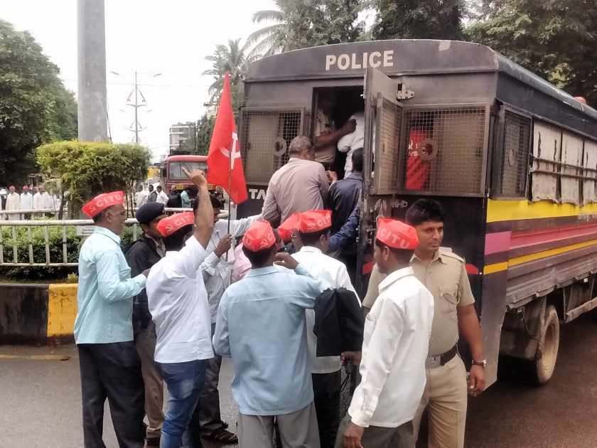 Kolhapur: Jail Bhro and the workers protest against the government's campaign against 'CITU' | कोल्हापूर : ‘सिटू’ सह किसान सभेचा सरकारच्या निषेधार्थ जेलभरो, कार्यकर्त्यांनी केला रास्ता रोको