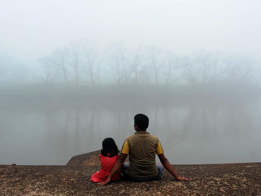 Dense fog in Kolhapur till 9 am: Experience of the first fog of the season | कोल्हापुरात सकाळी ९ पर्यंत दाट धुके: हंगामातील पहिल्याच धुक्याचा अनुभव