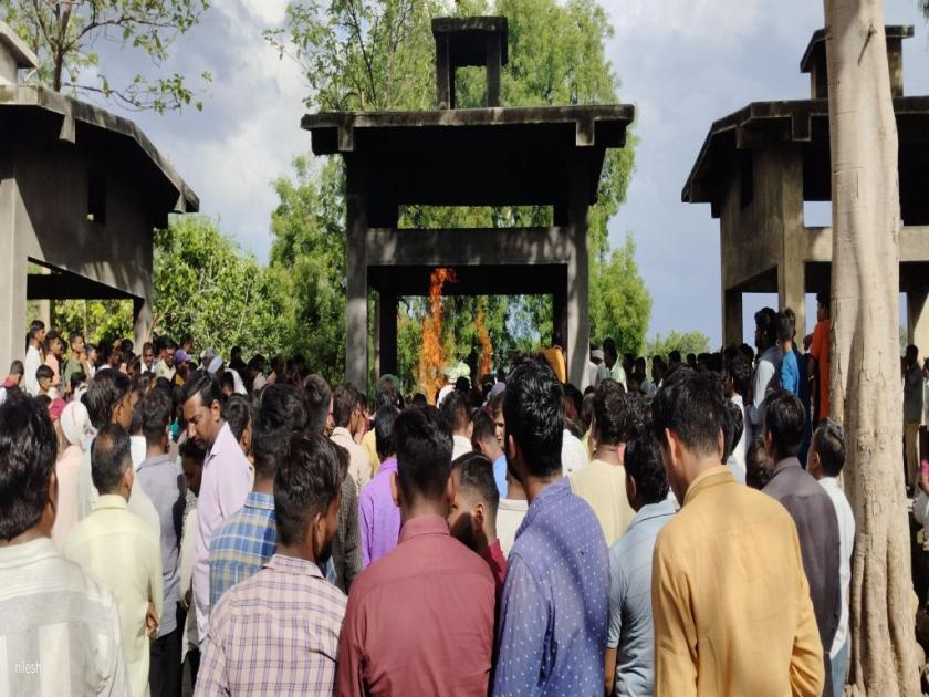 A soldier killed in an accident was cremated with state honors | अपघातात ठार झालेल्या जवानावर शासकीय इतमामात अंत्यसंस्कार