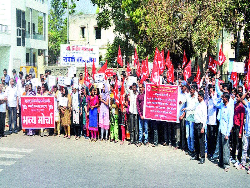 Frontiers of Contract Workers' Health University: 63rd day of agitation | कंत्राटी कर्मचाºयांचा मोर्चा आरोग्य विद्यापीठ : आंदोलनाचा ६३वा दिवस