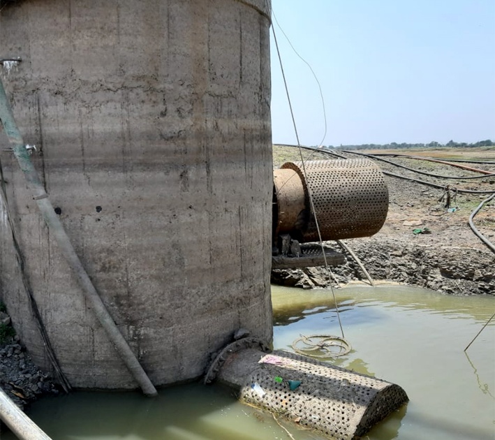 Water supply to Beed city by 14 tankers | बीड शहराला १४ टँकरने पाणीपुरवठा