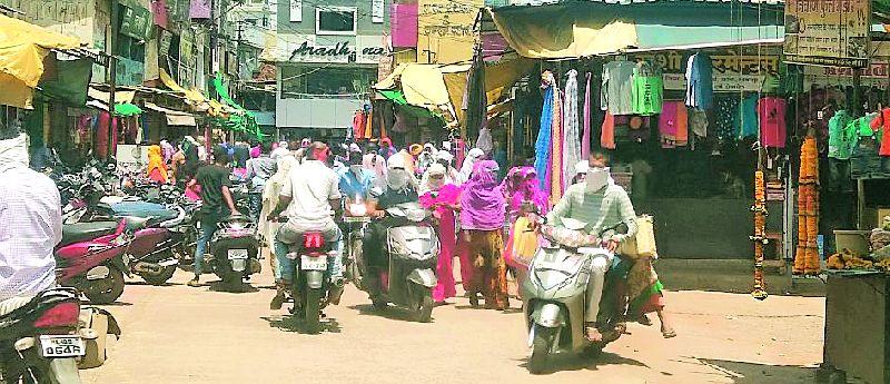 Crowds thronged the Tumsar market | तुमसर बाजारपेठेत उसळली गर्दी