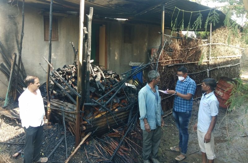 Damage to house in fire at Hingona | हिंगोणा येथील आगीत घराचे नुकसान