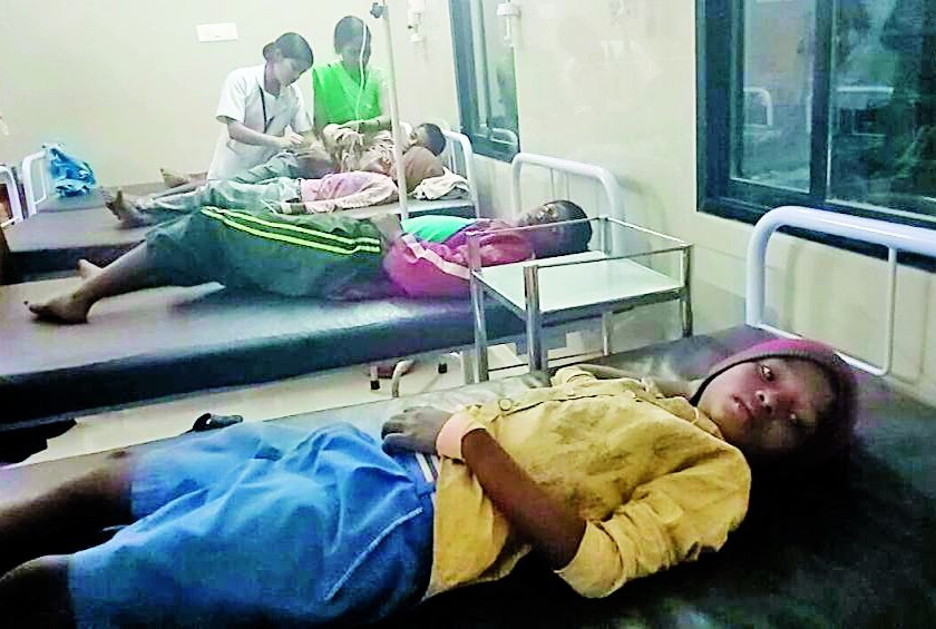 The poisoning of 45 students by eating the seeds of Chandramukhi | चंद्रज्योतीच्या बिया खाल्ल्याने ४५ विद्यार्थ्यांना विषबाधा