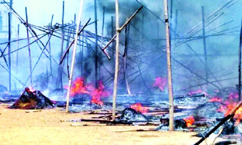 Navaragaga fire to chilli sutarai | नवरगावात मिरचीच्या सातऱ्याला आग