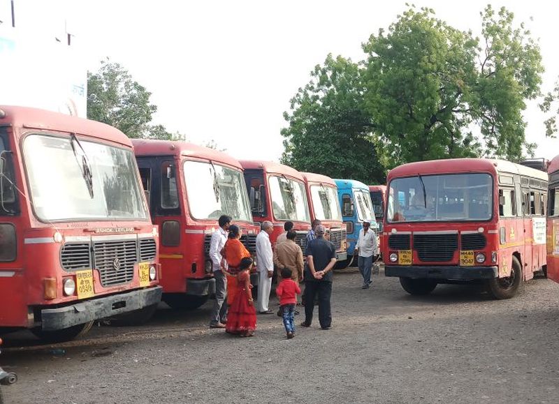 295 buses canceled in Dhule district | धुळे  जिल्ह्यातील २९५ बस फेºया रद्द