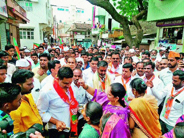 A rally for Rahul Aher's campaign in the temple | देवळ्यात राहुल आहेर यांच्या प्रचारार्थ रॅली