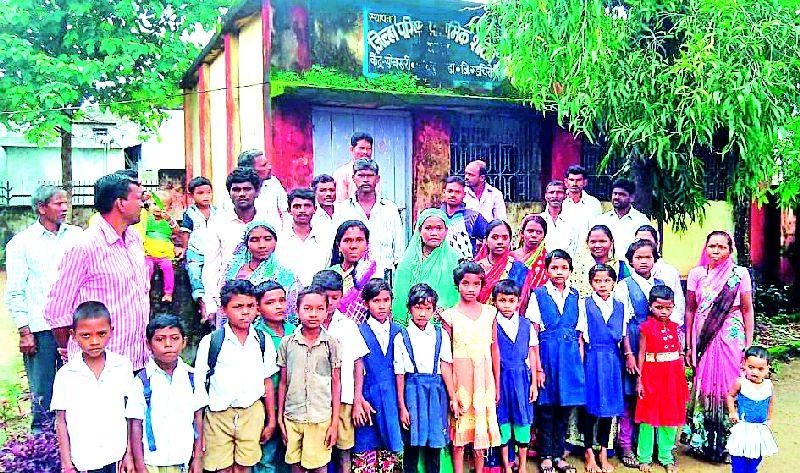 Bandhavai school closed for three days | बांधेगावची शाळा तीन दिवसांपासून बंद