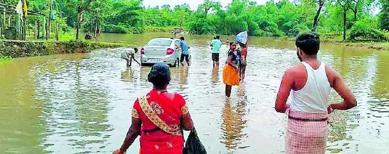 The floodgates of Bhamragad remain intact | भामरागडला पुराचा वेढा कायम