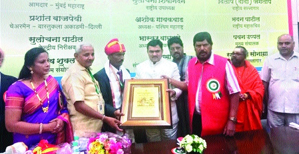 Banwadi Gram Panchayaty Environment Award: Prize Distribution in Delhi | बनवडी ग्रामपंचायतीला पर्यावरण संवर्धन पुरस्कार : दिल्लीत पुरस्कार वितरण