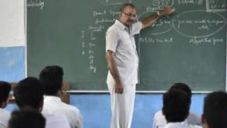ZP's 'loss' for teacher request transfers | शिक्षकांच्या विनंती बदल्यांनाही जि.प.चा ‘खो’