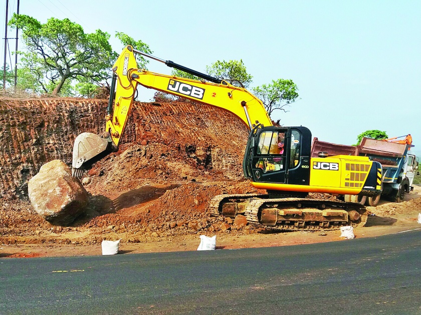 Ratnagiri: In order to stop the highway four-laning of the highway, order for the break, highway department contractor | रत्नागिरी : महामार्ग चौपदरीकरणाला पावसाचा ब्रेक, महामार्ग विभागाचे ठेकेदारांना आदेश