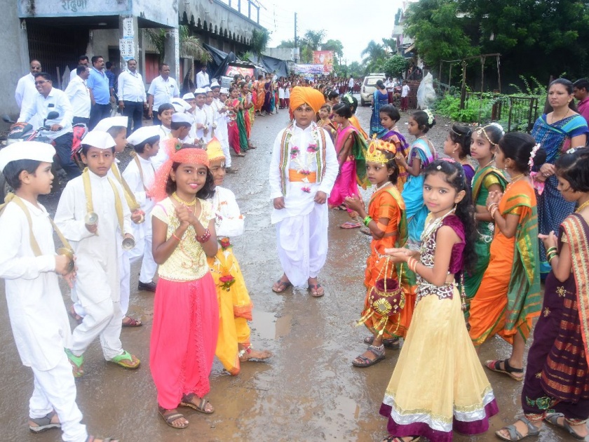 Celebrating the death anniversary of Sadguru Hari Prasad Maharaj at Shendurani | शेंदुर्णी येथे सद्गुरूहरिप्रसाद महाराज यांची पुण्यतिथी साजरी