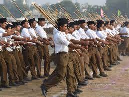 Rashtriya Swayamsevak Sangh (AAP) celebrates the victory of Vijayadashmi | राष्ट्रीय स्वयंसेवक संघाचे येवल्यात विजयादशमीचे सघोष संचलन