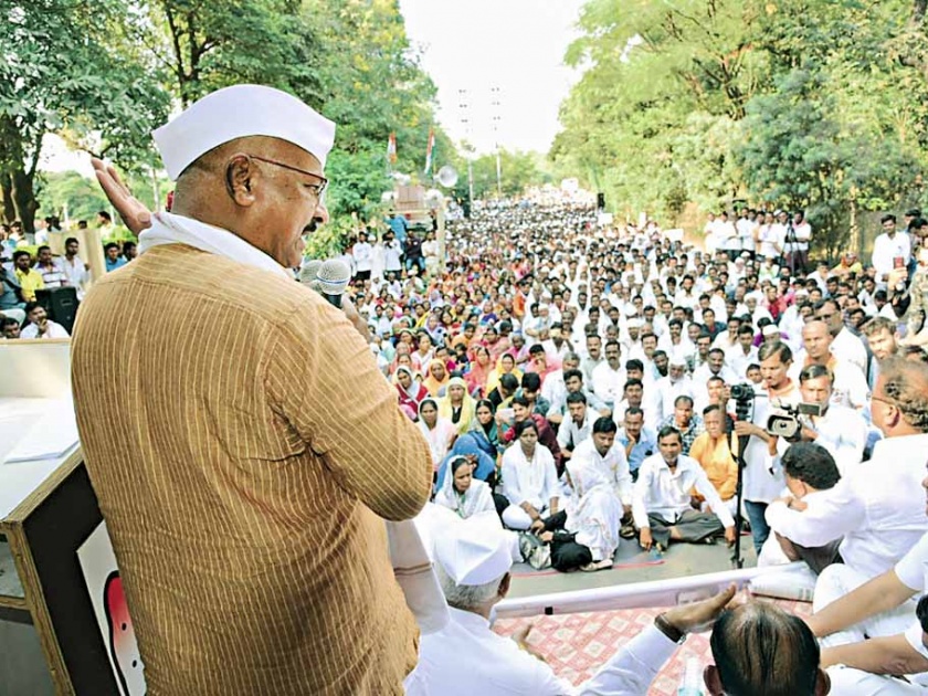 Congress MLA, Abdul Sattar, is angry with the Aurangabad Collectorate ... | औरंगाबाद जिल्हाधिकाऱ्यांवर का संतापले काँग्रेस आमदार अब्दुल सत्तार...