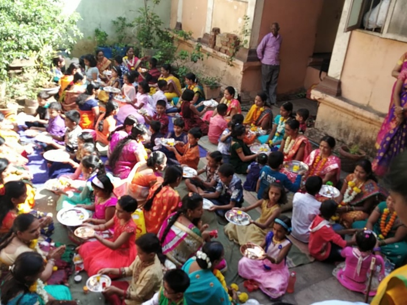 Women's Day Special: Mother's Day Woman's Wife, Nutan Marathi Vidyalaya's Program | Women's Day Special : महिलादिनी मुलांची आईला ओवाळणी, नुतन मराठी विद््यालयाचा उपक्रम